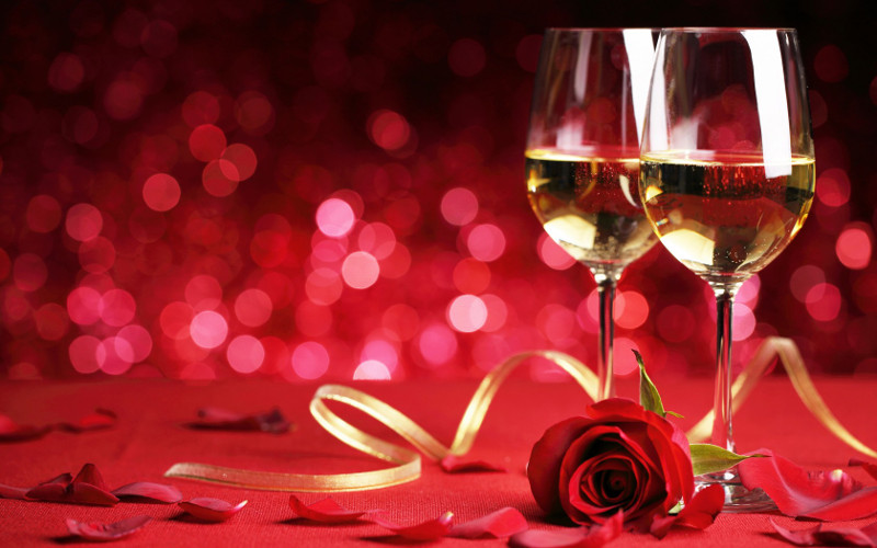 Saint-Valentin : 5 jeux de société coquins pour pimenter votre soirée en  amoureux - Elle